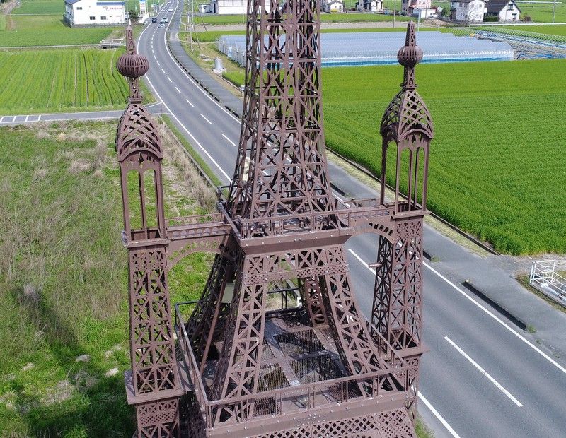 Cận cảnh tháp Eiffel